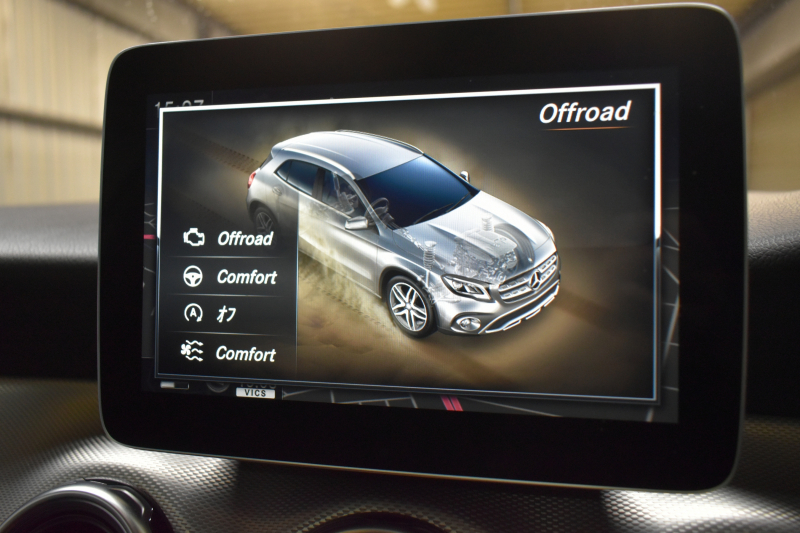 メルセデスベンツ GLA GLA220 4M ﾚｻﾞｰｴｸｽｸﾙｰｼﾌﾞﾌﾟﾚﾐｱﾑP  ﾚｰﾀﾞｰｾｰﾌﾃｨP 後期型 184馬力 4WD ﾊﾟﾉﾗﾏｻﾝﾙｰﾌ ﾋｰﾀｰ黒革 ﾃﾞｨｽﾄﾛ ﾌﾞﾗｲﾝﾄﾞｽﾎﾟｯﾄ 専用18AW&ﾊﾞﾝﾊﾟｰ 駐車支援 ｷｰGO ﾊｰﾏﾝｶｰﾄﾞﾝ PTS ﾌｯﾄｹﾞｰﾄ 地ﾃﾞｼﾞBｶﾒﾗ 2年保証
