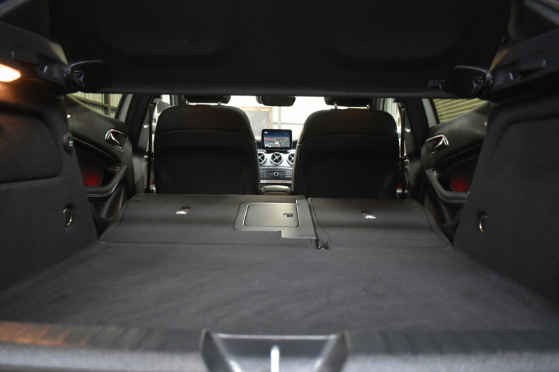 メルセデスベンツ GLA GLA220 4M ﾚｻﾞｰｴｸｽｸﾙｰｼﾌﾞﾌﾟﾚﾐｱﾑP  ﾚｰﾀﾞｰｾｰﾌﾃｨP 後期型 184馬力 4WD ﾊﾟﾉﾗﾏｻﾝﾙｰﾌ ﾋｰﾀｰ黒革 ﾃﾞｨｽﾄﾛ ﾌﾞﾗｲﾝﾄﾞｽﾎﾟｯﾄ 専用18AW&ﾊﾞﾝﾊﾟｰ 駐車支援 ｷｰGO ﾊｰﾏﾝｶｰﾄﾞﾝ PTS ﾌｯﾄｹﾞｰﾄ 地ﾃﾞｼﾞBｶﾒﾗ 2年保証