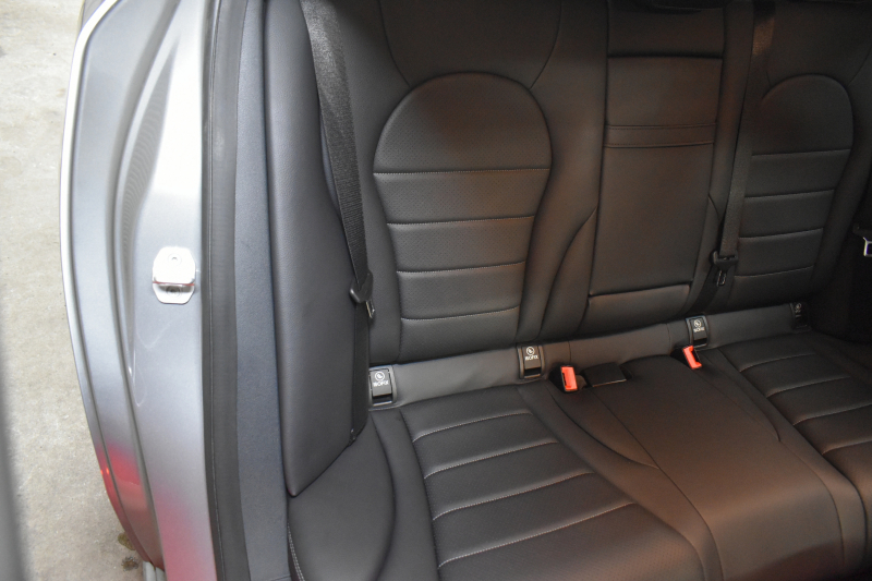 メルセデスベンツ Cクラス C200AVG AMGﾗｲﾝ ﾚｰﾀﾞｰｾｰﾌﾃｨP  革 AMGｴｱﾛ18AW ﾃﾞｨｽﾄﾛﾆｯｸ ﾌﾞﾗｲﾝﾄﾞｽﾎﾟｯﾄ ﾚｰﾝｷｰﾌﾟ ｷｰﾚｽｺﾞｰ ﾅﾋﾞTV ﾊﾞｯｸｶﾒﾗ 2年保証