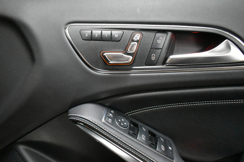 メルセデスベンツ GLA GLA220 4ﾏﾁｯｸ ﾌﾟﾚﾐｱﾑP  ﾚｰﾀﾞｰｾｰﾌﾃｨP 後期  4WD ﾊﾟﾉﾗﾏｻﾝﾙｰﾌ ﾊｰﾏﾝｶｰﾄﾞﾝｻｳﾝﾄﾞ ﾏﾙﾁｶﾗｰｱﾝﾋﾞｴﾝﾄ 革 ﾅﾋﾞTV ﾃﾞｨｽﾄﾛ ﾌﾞﾗｲﾝﾄﾞS ﾚｰﾝｷｰﾌﾟ ﾌｯﾄｹﾞｰﾄ ﾊﾞｯｸｶﾒﾗ ｷｰﾚｽｺﾞｰ 2年保証