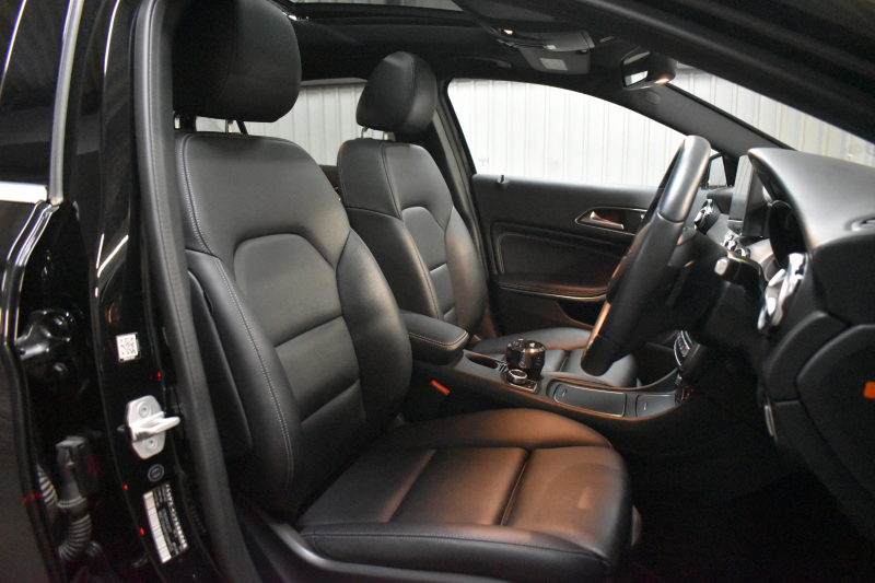 メルセデスベンツ GLA GLA220 4ﾏﾁｯｸ ﾌﾟﾚﾐｱﾑP  ﾚｰﾀﾞｰｾｰﾌﾃｨP 後期  4WD ﾊﾟﾉﾗﾏｻﾝﾙｰﾌ ﾊｰﾏﾝｶｰﾄﾞﾝｻｳﾝﾄﾞ ﾏﾙﾁｶﾗｰｱﾝﾋﾞｴﾝﾄ 革 ﾅﾋﾞTV ﾃﾞｨｽﾄﾛ ﾌﾞﾗｲﾝﾄﾞS ﾚｰﾝｷｰﾌﾟ ﾌｯﾄｹﾞｰﾄ ﾊﾞｯｸｶﾒﾗ ｷｰﾚｽｺﾞｰ 2年保証