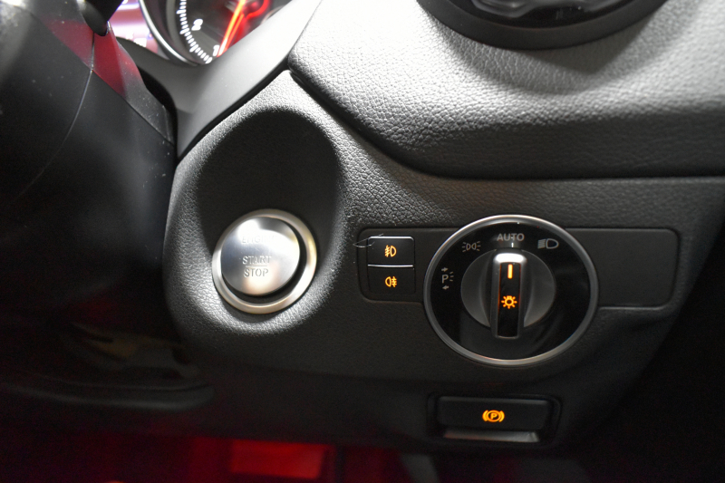 メルセデスベンツ GLA GLA220 4ﾏﾁｯｸ ﾌﾟﾚﾐｱﾑP  ﾚｰﾀﾞｰｾｰﾌﾃｨP 後期  4WD ﾊﾟﾉﾗﾏｻﾝﾙｰﾌ ﾊｰﾏﾝｶｰﾄﾞﾝｻｳﾝﾄﾞ ﾏﾙﾁｶﾗｰｱﾝﾋﾞｴﾝﾄ 革 ﾅﾋﾞTV ﾃﾞｨｽﾄﾛ ﾌﾞﾗｲﾝﾄﾞS ﾚｰﾝｷｰﾌﾟ ﾌｯﾄｹﾞｰﾄ ﾊﾞｯｸｶﾒﾗ ｷｰﾚｽｺﾞｰ 2年保証