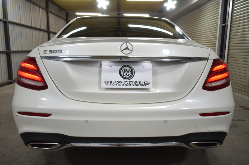 メルセデスベンツ Eクラス E300 ｱﾊﾞﾝｷﾞｬﾙﾄﾞｽﾎﾟｰﾂ ｴｸｽｸﾙｰｼﾌﾞﾚｰﾀﾞｰｾｰﾌﾃｨP 中期型 1ｵｰﾅ 高出力258馬力 ｻﾝﾙｰﾌ 全席ﾋｰﾀｰ黒革 ﾌﾞﾙﾒｽﾀｰ ﾍｯﾄﾞｱｯﾌﾟD ｴｱﾊﾞﾗﾝｽP ﾃﾞｨｽﾄﾛﾆｯｸ ﾌﾞﾗｲﾝﾄﾞS AMGｴｱﾛ19AW ﾌｯﾄｹﾞｰﾄ ﾅﾋﾞTV 360ｶﾒﾗ ｷｰﾚｽｺﾞｰ 2年保証