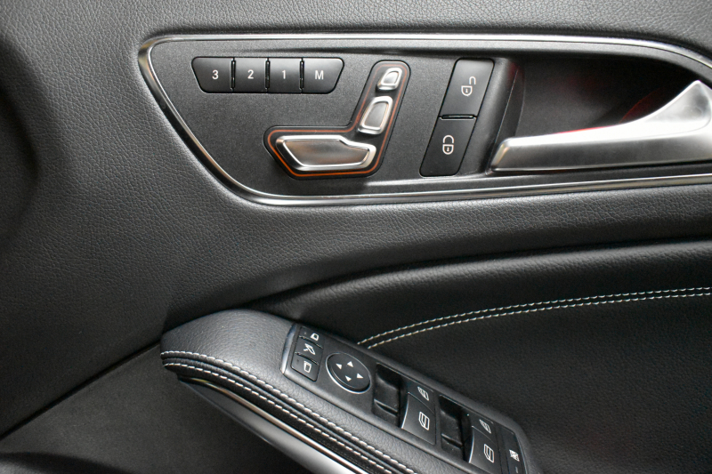 メルセデスベンツ GLA GLA220 4ﾏﾁｯｸ ﾌﾟﾚﾐｱﾑP  ﾚｰﾀﾞｰｾｰﾌﾃｨP   4WD ﾊﾟﾉﾗﾏｻﾝﾙｰﾌ ﾊｰﾏﾝｶｰﾄﾞﾝｻｳﾝﾄﾞ ﾏﾙﾁｶﾗｰｱﾝﾋﾞｴﾝﾄ 革 ﾅﾋﾞTV ﾃﾞｨｽﾄﾛ ﾌﾞﾗｲﾝﾄﾞS ﾚｰﾝｷｰﾌﾟ ﾌｯﾄｹﾞｰﾄ ﾊﾞｯｸｶﾒﾗ ｷｰﾚｽｺﾞｰ 2年保証