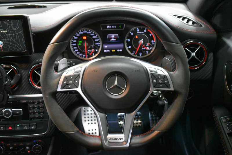 AMG Aクラス A45AMG 4ﾏﾁｯｸ ｴﾃﾞｨｼｮﾝ1 400台限定 ｾｰﾌﾃｨP 360馬力 ﾋｰﾀｰ黒革 AMGﾊﾟﾌｫｰﾏﾝｽｼｰﾄ&ｽﾃｱﾘﾝｸﾞﾃﾞｨｽﾄﾛ 専用ｴｱﾛ 専用ｲﾝﾃﾘｱ AMG19AW 赤ｷｬﾘﾊﾟｰ ﾌﾞﾗｲﾝﾄﾞｽﾎﾟｯﾄ CPA+ 地デジHDDﾅﾋﾞBｶﾒﾗ 2年保証