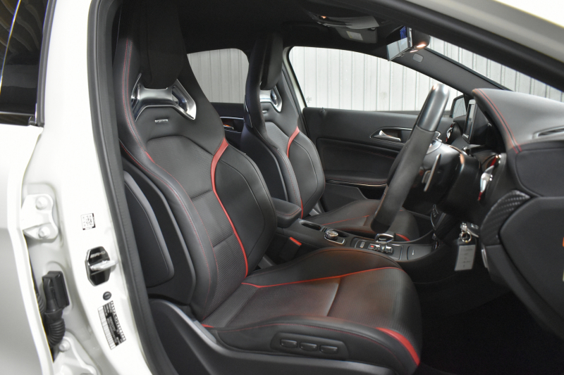 AMG Aクラス A45AMG 4ﾏﾁｯｸ ｴﾃﾞｨｼｮﾝ1 400台限定 ｾｰﾌﾃｨP 360馬力 ﾋｰﾀｰ黒革 AMGﾊﾟﾌｫｰﾏﾝｽｼｰﾄ&ｽﾃｱﾘﾝｸﾞﾃﾞｨｽﾄﾛ 専用ｴｱﾛ 専用ｲﾝﾃﾘｱ AMG19AW 赤ｷｬﾘﾊﾟｰ ﾌﾞﾗｲﾝﾄﾞｽﾎﾟｯﾄ CPA+ 地デジHDDﾅﾋﾞBｶﾒﾗ 2年保証