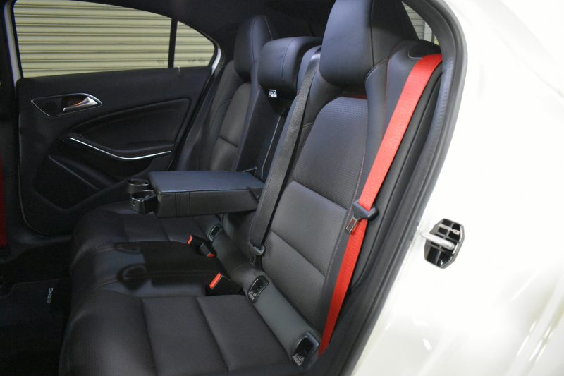 AMG Aクラス A45AMG 4ﾏﾁｯｸ ｴﾃﾞｨｼｮﾝ1 400台限定 ｾｰﾌﾃｨP 360馬力 ﾋｰﾀｰ黒革 AMGﾊﾟﾌｫｰﾏﾝｽｼｰﾄ&ｽﾃｱﾘﾝｸﾞﾃﾞｨｽﾄﾛ 専用ｴｱﾛ 専用ｲﾝﾃﾘｱ AMG19AW 赤ｷｬﾘﾊﾟｰ ﾌﾞﾗｲﾝﾄﾞｽﾎﾟｯﾄ CPA+ 地デジHDDﾅﾋﾞBｶﾒﾗ 2年保証