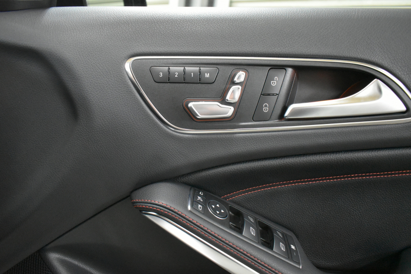 AMG Aクラス A45AMG 4ﾏﾁｯｸ ｴﾃﾞｨｼｮﾝ1 400台限定 ｾｰﾌﾃｨP 360馬力 ﾋｰﾀｰ黒革 AMGﾊﾟﾌｫｰﾏﾝｽｼｰﾄ&ｽﾃｱﾘﾝｸﾞﾃﾞｨｽﾄﾛ 専用ｴｱﾛ 専用ｲﾝﾃﾘｱ AMG19AW 赤ｷｬﾘﾊﾟｰ ﾌﾞﾗｲﾝﾄﾞｽﾎﾟｯﾄ CPA+ 地デジHDDﾅﾋﾞBｶﾒﾗ 2年保証