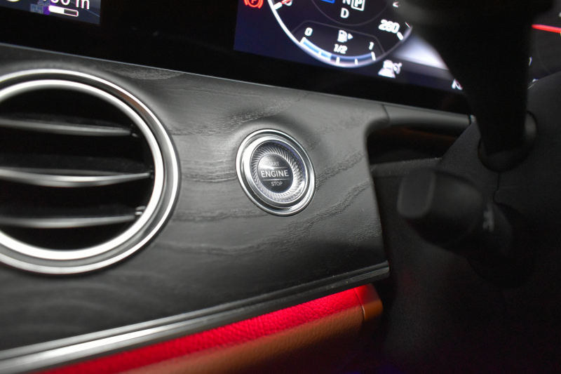 メルセデスベンツ Eクラス E220d ﾜｺﾞﾝ AVG AMGﾗｲﾝ ﾚｰﾀﾞｰSP ｴｸｽｸﾙｰｼﾌﾞP ﾊﾟﾉﾗﾏｻﾝﾙｰﾌ ﾌﾞﾙﾒｽﾀｰS 全席ﾋｰﾀｰ茶革 ﾃﾞｨｽﾄﾛ ﾌﾞﾗｲﾝﾄﾞS ﾚｰﾝﾁｪﾝｼﾞA ｷｰﾚｽGO AMGｴｱﾛ19AW 自動Fｹﾞｰﾄ 地ﾃﾞｼﾞ360ｶﾒ 2年保証
