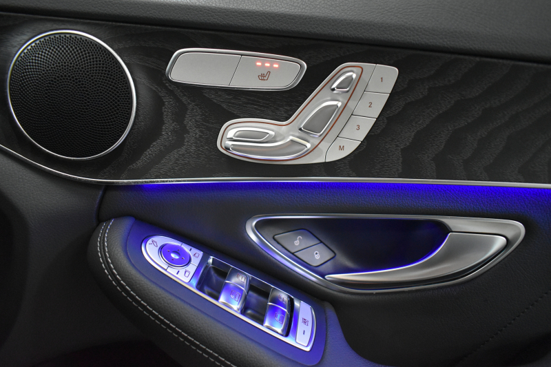 メルセデスベンツ Cクラス C220d AVG AMGﾗｲﾝ ﾚｰﾀﾞｰｾｰﾌﾃｨP 後期型  燃費18.9km  ﾋｰﾀｰ黒革 ﾃﾞｨｽﾄﾛ BSM Lﾁｪﾝｼﾞ 誤発進 AMGｴｱﾛ18AW  ｷｰﾚｽGO ﾊﾟｰｸﾄﾛ LEDﾍｯﾄﾞﾗｲﾄ ﾏﾙﾁｱﾝﾋﾞｴﾝﾄ 地ﾃﾞｼﾞﾅﾋﾞBｶﾒﾗ 2年保証