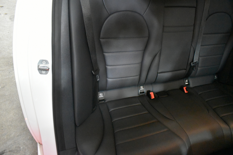 メルセデスベンツ Cクラス C220d AVG AMGﾗｲﾝ ﾚｰﾀﾞｰｾｰﾌﾃｨP 後期型  燃費18.9km  ﾋｰﾀｰ黒革 ﾃﾞｨｽﾄﾛ BSM Lﾁｪﾝｼﾞ 誤発進 AMGｴｱﾛ18AW  ｷｰﾚｽGO ﾊﾟｰｸﾄﾛ LEDﾍｯﾄﾞﾗｲﾄ ﾏﾙﾁｱﾝﾋﾞｴﾝﾄ 地ﾃﾞｼﾞﾅﾋﾞBｶﾒﾗ 2年保証
