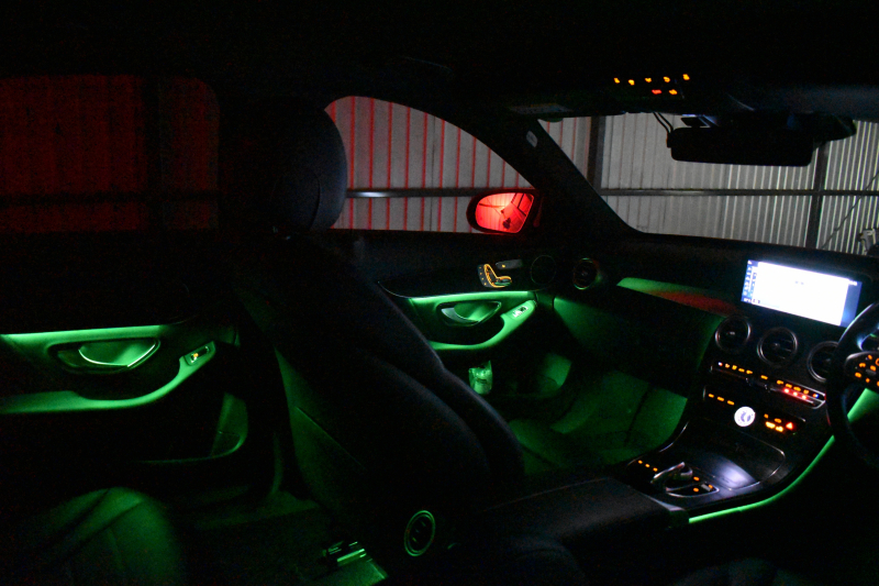 メルセデスベンツ Cクラス C220d ﾛｰﾚｳｽED ｽﾎﾟｰﾂﾌﾟﾗｽP ﾚｰﾀﾞｰｾｰﾌﾃｨP 後期 ﾋｰﾀｰ革 HUD ﾊﾞｯｸｶﾒﾗ 液晶ﾒｰﾀｰ ﾌｯﾄｹﾞｰﾄ ﾜｲﾔﾚｽC AMGｴｱﾛ18AW ﾃﾞｨｽﾄﾛ ﾌﾞﾗｲﾝﾄﾞS ﾅﾋﾞTV ｷｰﾚｽｺﾞｰ 2年保証