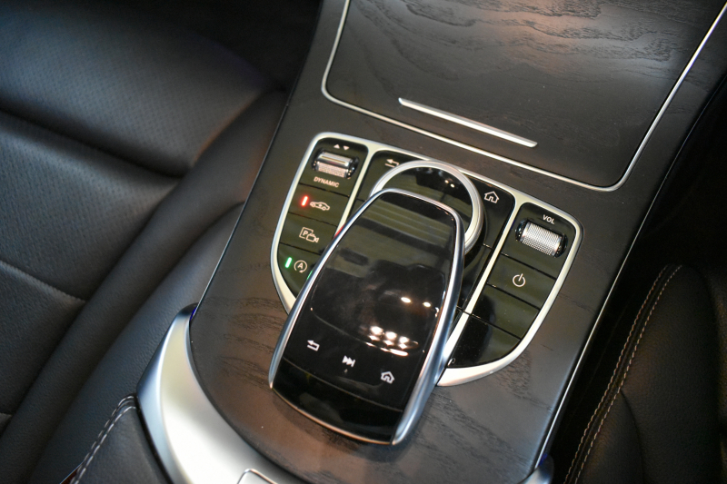 メルセデスベンツ Cクラス C220d ﾛｰﾚｳｽED ｽﾎﾟｰﾂﾌﾟﾗｽP ﾚｰﾀﾞｰｾｰﾌﾃｨP 後期 ﾋｰﾀｰ革 HUD ﾊﾞｯｸｶﾒﾗ 液晶ﾒｰﾀｰ ﾌｯﾄｹﾞｰﾄ ﾜｲﾔﾚｽC AMGｴｱﾛ18AW ﾃﾞｨｽﾄﾛ ﾌﾞﾗｲﾝﾄﾞS ﾅﾋﾞTV ｷｰﾚｽｺﾞｰ 2年保証