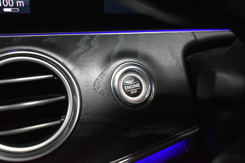 メルセデスベンツ Eクラス E250 AVGｽﾎﾟｰﾂ ﾚｻﾞｰEXC ﾚｰﾀﾞｰｾｰﾌﾃｨP ﾊﾟﾉﾗﾏｻﾝﾙｰﾌ 革 ﾌﾞﾙﾒｽﾀｰｻｳﾝﾄﾞ ｴｱﾊﾞﾗﾝｽP ﾌｯﾄﾄﾗﾝｸ AMGｴｱﾛ19AW ﾃﾞｨｽﾄﾛﾆｯｸ ﾌﾞﾗｲﾝﾄﾞｽﾎﾟｯﾄ ﾚｰﾝｷｰﾌﾟ ﾅﾋﾞTV 360ｶﾒﾗ ｷｰﾚｽｺﾞｰ 2年保証