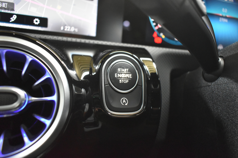 メルセデスベンツ Aクラス A180 Edition1 AMGﾗｲﾝ ﾅｲﾄP ｱﾄﾞﾊﾞﾝｽﾄﾞP ﾅﾋﾞｹﾞｰｼｮﾝP ﾚｰﾀﾞｰｾｰﾌﾃｨP 限定250台 専用ｸﾞﾘｰﾝｱｸｾﾝﾄ AMGｴｱﾛ19AW MBUXﾅﾋﾞTV 360ｶﾒﾗ HUD ｱﾄﾞﾊﾞﾝｽﾄﾞｻｳﾝﾄﾞ ﾜｲﾔﾚｽﾁｬｰｼﾞ ﾃﾞｨｽﾄﾛ ﾌﾞﾗｲﾝﾄﾞS 2年保証