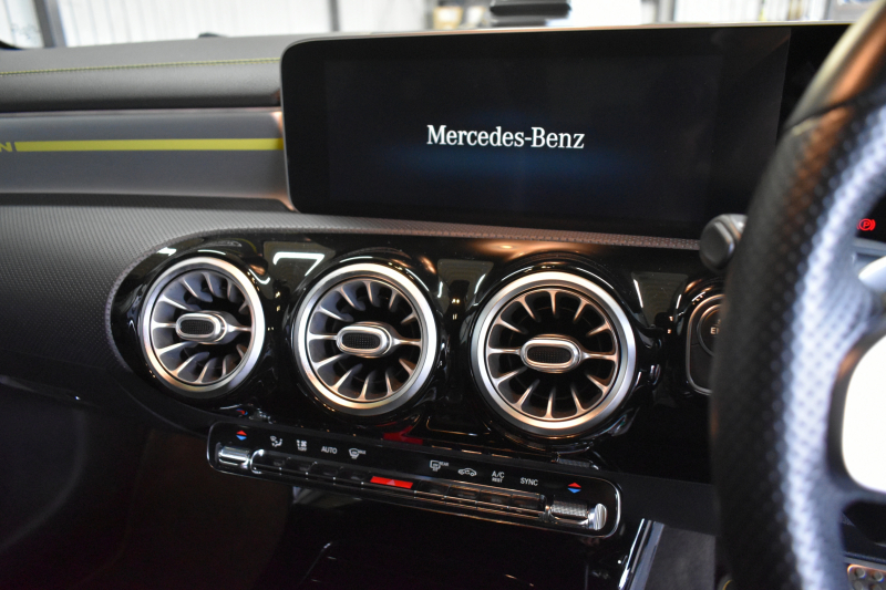 メルセデスベンツ Aクラス A180 Edition1 AMGﾗｲﾝ ﾅｲﾄP ｱﾄﾞﾊﾞﾝｽﾄﾞP ﾅﾋﾞｹﾞｰｼｮﾝP ﾚｰﾀﾞｰｾｰﾌﾃｨP 限定250台 専用ｸﾞﾘｰﾝｱｸｾﾝﾄ AMGｴｱﾛ19AW MBUXﾅﾋﾞTV 360ｶﾒﾗ HUD ｱﾄﾞﾊﾞﾝｽﾄﾞｻｳﾝﾄﾞ ﾜｲﾔﾚｽﾁｬｰｼﾞ ﾃﾞｨｽﾄﾛ ﾌﾞﾗｲﾝﾄﾞS 2年保証
