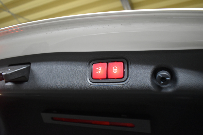 メルセデスベンツ Eクラス E200 AVGｽﾎﾟｰﾂ ﾚｻﾞｰｴｸｽｸﾙｰｼﾌﾞ ﾚｰﾀﾞｰｾｰﾌﾃｨP ﾊﾟﾉﾗﾏｻﾝﾙｰﾌ ﾋｰﾀｰ革 ﾌﾞﾙﾒｽﾀｰｻｳﾝﾄﾞ ｴｱﾊﾞﾗﾝｽP HUD AMGｴｱﾛ19AW ﾃﾞｨｽﾄﾛﾆｯｸ ﾌﾞﾗｲﾝﾄﾞｽﾎﾟｯﾄ ﾚｰﾝｷｰﾌﾟ ﾅﾋﾞTV 360ｶﾒﾗ ｷｰﾚｽｺﾞｰ 2年保証