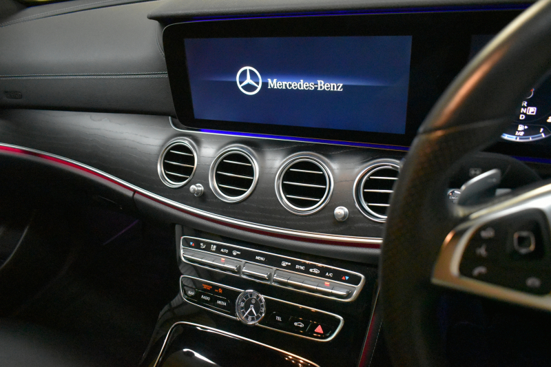 メルセデスベンツ Eクラス E200 AVGｽﾎﾟｰﾂ ﾚｻﾞｰｴｸｽｸﾙｰｼﾌﾞ ﾚｰﾀﾞｰｾｰﾌﾃｨP ﾊﾟﾉﾗﾏｻﾝﾙｰﾌ ﾋｰﾀｰ革 ﾌﾞﾙﾒｽﾀｰｻｳﾝﾄﾞ ｴｱﾊﾞﾗﾝｽP HUD AMGｴｱﾛ19AW ﾃﾞｨｽﾄﾛﾆｯｸ ﾌﾞﾗｲﾝﾄﾞｽﾎﾟｯﾄ ﾚｰﾝｷｰﾌﾟ ﾅﾋﾞTV 360ｶﾒﾗ ｷｰﾚｽｺﾞｰ 2年保証