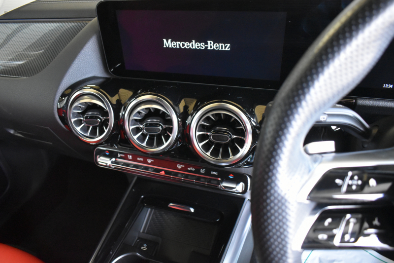 メルセデスベンツ GLA GLA200d 4M AMGﾗｲﾝ AMGﾚｻﾞｰｴｸｽｸﾙｰｼﾌﾞP ｱﾄﾞﾊﾞﾝｽﾄﾞP ﾅﾋﾞｹﾞｰｼｮﾝP ﾚｰﾀﾞｰｾｰﾌﾃｨP ﾊﾟﾉﾗﾏｻﾝﾙｰﾌ 革 HUD ｱﾄﾞﾊﾞﾝｽﾄﾞｻｳﾝﾄﾞ AMGｴｱﾛ19AW ﾃﾞｨｽﾄﾛ ﾌﾞﾗｲﾝﾄﾞS MBUXﾅﾋﾞTV 360ｶﾒﾗ ﾌｯﾄｹﾞｰﾄ ｷｰﾚｽｺﾞｰ 2年保証
