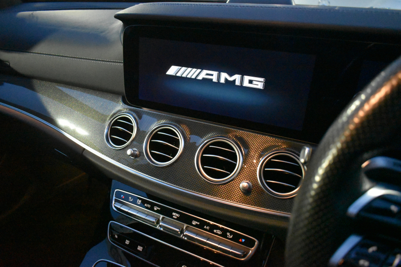 AMG Eクラス E53 4ﾏﾁｯｸ+ ｴｸｽｸﾙｰｼﾌﾞ ﾚｰﾀﾞｰｾｰﾌﾃｨP 後期型 3.0ﾘｯﾀｰ/435馬力 4WD ﾊﾟﾉﾗﾏｻﾝﾙｰﾌ ﾋｰﾀｰｸｰﾗｰ黒革 ﾃﾞｨｽﾄﾛ BSM Lﾁｪﾝｼﾞ AMGｴｱﾛ20AW ｷｰﾚｽGO PTS ﾌﾞﾙﾒｽﾀｰ HUD 電動ﾄﾗﾝｸ LEDﾍｯﾄﾞﾗｲﾄ 地ﾃﾞｼﾞﾅﾋﾞ 360ｶﾒﾗ 2年保証