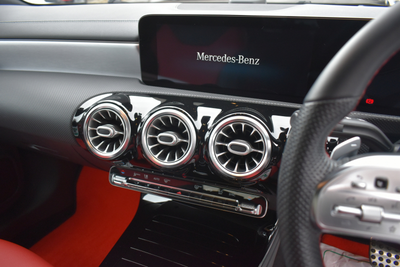 メルセデスベンツ CLAクラス CLA200d AMGﾗｲﾝ AMGﾚｻﾞｰｴｸｽｸﾙｰｼﾌﾞP ｱﾄﾞﾊﾞﾝｽﾄﾞP ﾅﾋﾞｹﾞｰｼｮﾝP ﾚｰﾀﾞｰｾｰﾌﾃｨP ﾊﾟﾉﾗﾏｻﾝﾙｰﾌ 革 AMGｴｱﾛ18AW MBUXﾅﾋﾞTV HUD 360ｶﾒﾗ ｱﾄﾞﾊﾞﾝｽﾄﾞｻｳﾝﾄﾞ ﾃﾞｨｽﾄﾛ ﾌﾞﾗｲﾝﾄﾞS ﾚｰﾝｷｰﾌﾟ ﾌｯﾄﾄﾗﾝｸ ｷｰﾚｽｺﾞｰ 2年保証