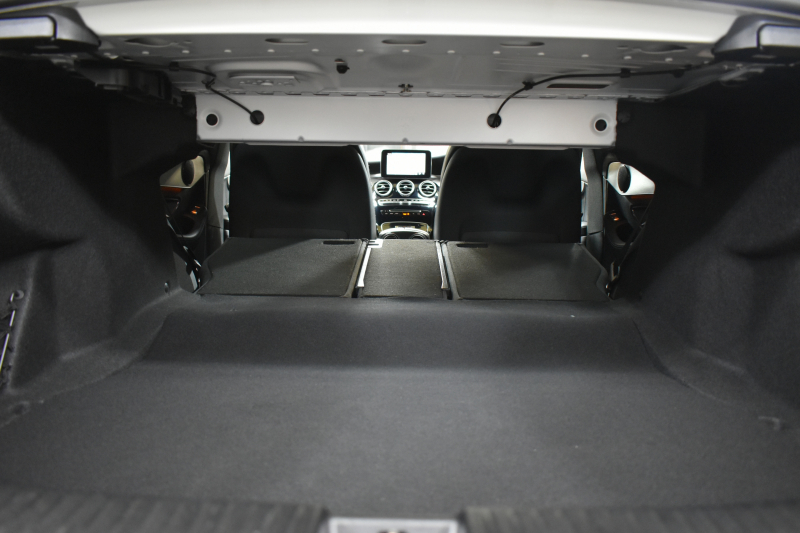 メルセデスベンツ Cクラス C180ﾛｰﾚｳｽED ﾚｰﾀﾞｰｾｰﾌﾃｨP AMGﾗｲﾝ 特別仕様車 革 AMGｴｱﾛ18AW ﾃﾞｨｽﾄﾛﾆｯｸ ﾌﾞﾗｲﾝﾄﾞｽﾎﾟｯﾄ ﾚｰﾝｷｰﾌﾟ ﾊﾟｰｷﾝｸﾞﾊﾟｲﾛｯﾄ ﾊﾟｰｸﾄﾛﾆｯｸ ｷｰﾚｽｺﾞｰ ﾅﾋﾞTV Bｶﾒﾗ 2年保証