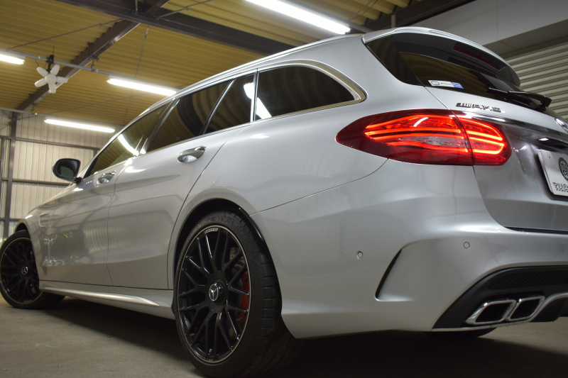 AMG Cクラス C63Sﾜｺﾞﾝ ﾚｰﾀﾞｰｾｰﾌﾃｨP V8ﾂｲﾝﾀｰﾎﾞ/510馬力 右ﾊﾝﾄﾞﾙ ﾊﾟﾉﾗﾏｻﾝﾙｰﾌ 専用19AW AMGﾊﾟﾌｫｰﾏﾝｽ/黒革/ｽﾃｱﾘﾝｸﾞ/ｴｸﾞｿﾞｰｽﾄ ﾌﾞﾙﾒｽﾀｰ HUD ｴｱﾊﾞﾗﾝｽP ﾃﾞｨｽﾄﾛﾆｯｸ ﾌﾞﾗｲﾝﾄﾞS ﾚｰﾝｷｰﾌﾟ ﾅﾋﾞTV Bｶﾒﾗ ﾌｯﾄｹﾞｰﾄ ｷｰGO 2年保証