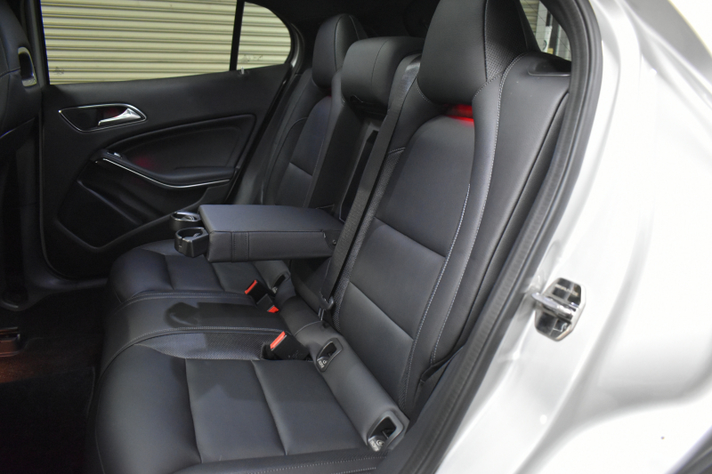 メルセデスベンツ GLA GLA220 4M ﾚｻﾞｰEXC ﾚｰﾀﾞｰSP  後期型 184馬力 4WD  ﾊﾟﾉﾗﾏｻﾝﾙｰﾌ ﾋｰﾀｰ黒革 ﾃﾞｨｽﾄﾛ Bｽﾎﾟｯﾄ 専用18AW&ﾊﾞﾝﾊﾟｰ 駐車支援 ｷｰGO ﾊｰﾏﾝK PTS ﾌｯﾄｹﾞｰﾄ 地ﾃﾞｼﾞBｶﾒﾗ 2年保証