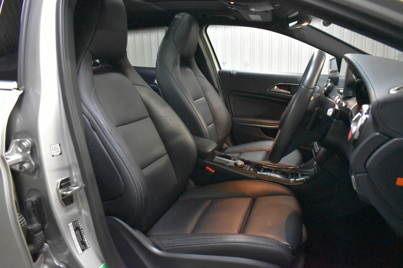 メルセデスベンツ GLA GLA220 4M ﾚｻﾞｰEXC ﾚｰﾀﾞｰSP  後期型 184馬力 4WD  ﾊﾟﾉﾗﾏｻﾝﾙｰﾌ ﾋｰﾀｰ黒革 ﾃﾞｨｽﾄﾛ Bｽﾎﾟｯﾄ 専用18AW&ﾊﾞﾝﾊﾟｰ 駐車支援 ｷｰGO ﾊｰﾏﾝK PTS ﾌｯﾄｹﾞｰﾄ 地ﾃﾞｼﾞBｶﾒﾗ 2年保証
