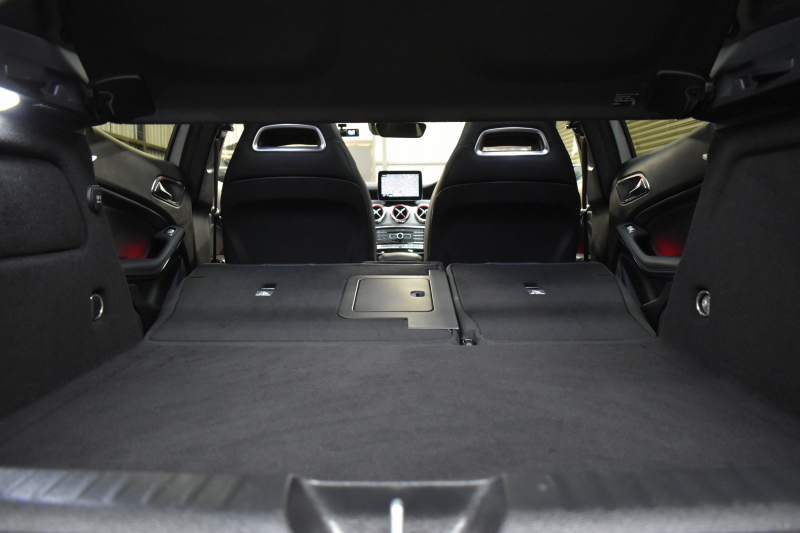 メルセデスベンツ GLA GLA220 4M ﾚｻﾞｰEXC ﾚｰﾀﾞｰSP  後期型 184馬力 4WD  ﾊﾟﾉﾗﾏｻﾝﾙｰﾌ ﾋｰﾀｰ黒革 ﾃﾞｨｽﾄﾛ Bｽﾎﾟｯﾄ 専用18AW&ﾊﾞﾝﾊﾟｰ 駐車支援 ｷｰGO ﾊｰﾏﾝK PTS ﾌｯﾄｹﾞｰﾄ 地ﾃﾞｼﾞBｶﾒﾗ 2年保証