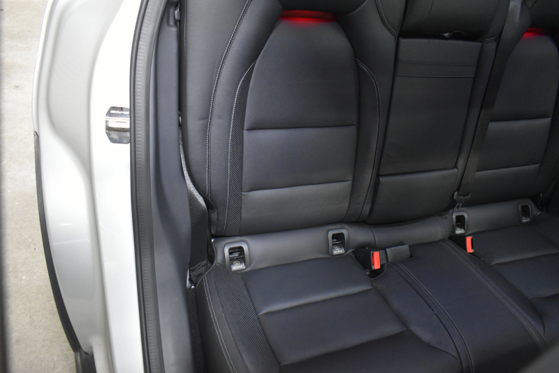 メルセデスベンツ GLA GLA220 4M ﾚｻﾞｰEXC ﾚｰﾀﾞｰSP  後期型 184馬力 4WD  ﾊﾟﾉﾗﾏｻﾝﾙｰﾌ ﾋｰﾀｰ黒革 ﾃﾞｨｽﾄﾛ Bｽﾎﾟｯﾄ 専用18AW&ﾊﾞﾝﾊﾟｰ 駐車支援 ｷｰGO ﾊｰﾏﾝK PTS ﾌｯﾄｹﾞｰﾄ 地ﾃﾞｼﾞBｶﾒﾗ 2年保証