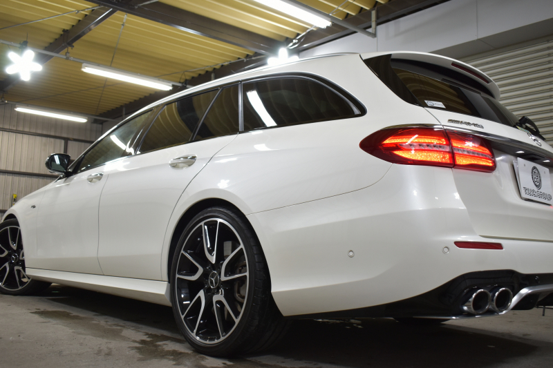 AMG Eクラス E53 4ﾏﾁｯｸ+ ﾜｺﾞﾝ ISG搭載 ｴｸｽｸﾙｰｼﾌﾞP ﾚｰﾀﾞｰｾｰﾌﾃｨP ﾊﾟﾉﾗﾏｻﾝﾙｰﾌ 全席ﾋｰﾀｰ黒革 ﾍﾞﾝﾁﾚｰﾀｰ ﾏｯｻｰｼﾞ ﾌﾞﾙﾒｽﾀｰS HUD ﾌｯﾄｹﾞｰﾄ ｴｱﾛ20AW ﾃﾞｨｽﾄﾛ ﾌﾞﾗｲﾝﾄﾞS ﾚｰﾝｷｰﾌﾟ ﾅﾋﾞTV 360ｶﾒﾗ 2年保証