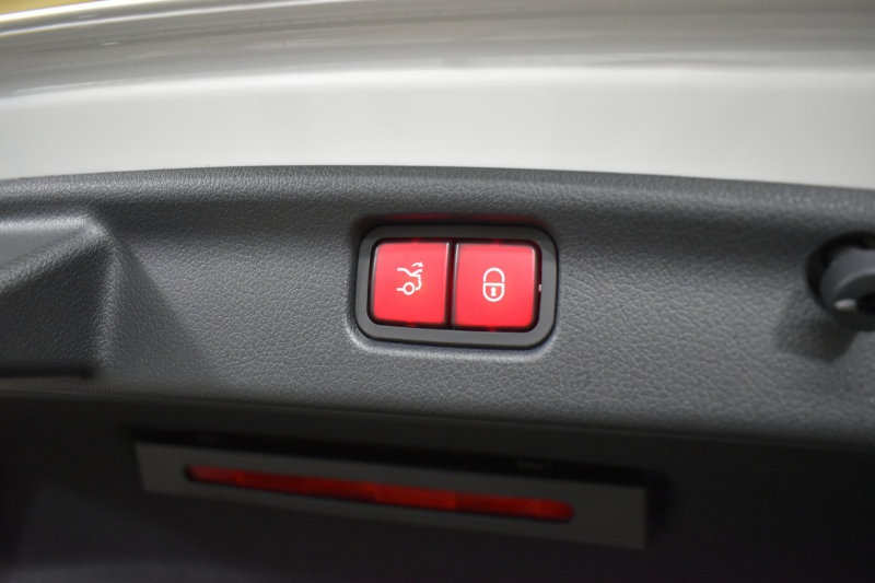 メルセデスベンツ Cクラス C220d AVG AMGﾗｲﾝ ﾚｻﾞｰｴｸｽｸﾙｰｼﾌﾞ ﾍﾞｰｼｯｸP ﾚｰﾀﾞｰｾｰﾌﾃｨP  ISG搭載 1ｵｰﾅｰ ﾘｱｱｸｽﾙｽﾃｱ ﾋｰﾀｰ黒革 ACC BSM Lﾁｪﾝｼﾞ AMGｴｱﾛ18AW 電動ｹﾞｰﾄ ﾍｯﾄﾞｱｯﾌﾟD ｷｰGO MBUXﾅﾋﾞ360ｶﾒﾗ 2年保証