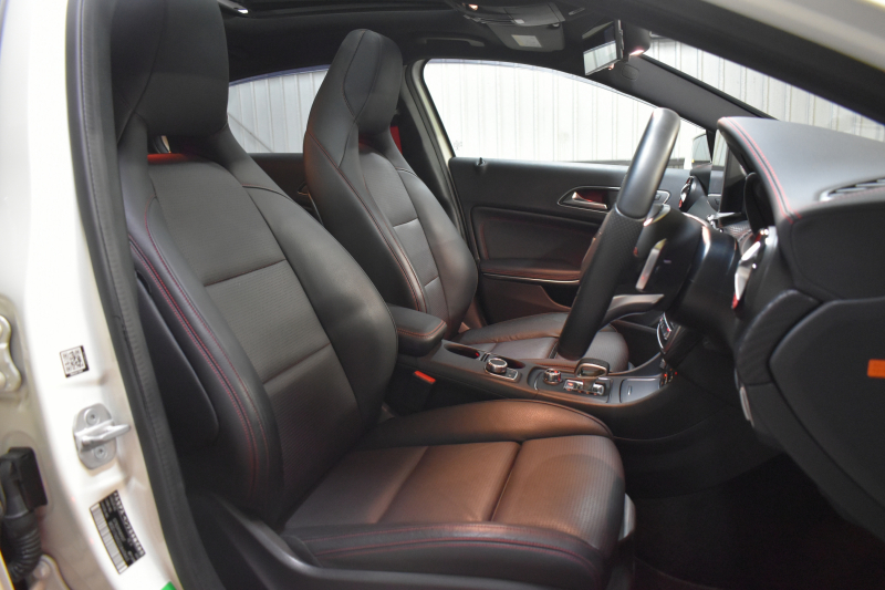 AMG Aクラス A45 4ﾏﾁｯｸ ﾚｰﾀﾞｰSP 後期型 381馬力 4WD AMG7速DCT ﾊﾟﾉﾗﾏｻﾝﾙｰﾌ ﾋｰﾀｰ黒革 ﾃﾞｨｽﾄﾛ Bｽﾎﾟｯﾄ Lｷｰﾌﾟ AMGｴｱﾛ18AW ｷｰﾚｽGO ﾊﾟｰｸﾄﾛ 8ｲﾝﾁﾓﾆﾀｰ 地ﾃﾞｼﾞHDDBﾅﾋﾞBｶﾒﾗ 2年保証