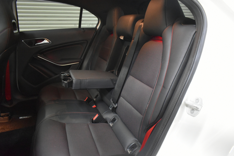 AMG Aクラス A45 4ﾏﾁｯｸ ﾚｰﾀﾞｰSP 後期型 381馬力 4WD AMG7速DCT ﾊﾟﾉﾗﾏｻﾝﾙｰﾌ ﾋｰﾀｰ黒革 ﾃﾞｨｽﾄﾛ Bｽﾎﾟｯﾄ Lｷｰﾌﾟ AMGｴｱﾛ18AW ｷｰﾚｽGO ﾊﾟｰｸﾄﾛ 8ｲﾝﾁﾓﾆﾀｰ 地ﾃﾞｼﾞHDDBﾅﾋﾞBｶﾒﾗ 2年保証