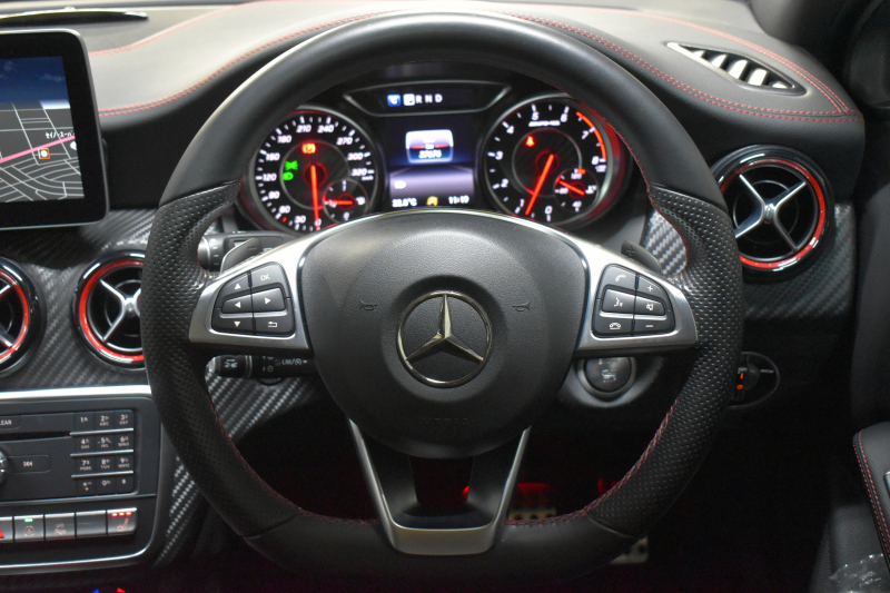 AMG Aクラス A45 4ﾏﾁｯｸ ﾚｰﾀﾞｰSP 後期型 381馬力 4WD AMG7速DCT ﾊﾟﾉﾗﾏｻﾝﾙｰﾌ ﾋｰﾀｰ黒革 ﾃﾞｨｽﾄﾛ Bｽﾎﾟｯﾄ Lｷｰﾌﾟ AMGｴｱﾛ18AW ｷｰﾚｽGO ﾊﾟｰｸﾄﾛ 8ｲﾝﾁﾓﾆﾀｰ 地ﾃﾞｼﾞHDDBﾅﾋﾞBｶﾒﾗ 2年保証