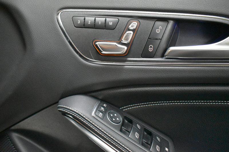 メルセデスベンツ GLA GLA220 4M ﾌﾟﾚﾐｱﾑP ﾚｰﾀﾞｰｾｰﾌﾃｨP 後期 4WD ﾊﾟﾉﾗﾏｻﾝﾙｰﾌ ﾊｰﾏﾝｶｰﾄﾞﾝｻｳﾝﾄﾞ ﾏﾙﾁｶﾗｰｱﾝﾋﾞｴﾝﾄ 革 ﾅﾋﾞTV ﾃﾞｨｽﾄﾛ ﾌﾞﾗｲﾝﾄﾞS ﾚｰﾝｷｰﾌﾟ ﾌｯﾄｹﾞｰﾄ ﾊﾞｯｸｶﾒﾗ ｷｰﾚｽｺﾞｰ 2年保証