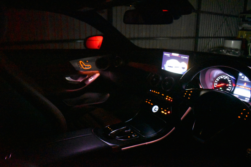 メルセデスベンツ Cクラス C300ｸｰﾍﾟ ｽﾎﾟｰﾂ ﾚｰﾀﾞｰｾｰﾌﾃｨP（受注生産) ﾋｰﾀｰ赤本革 ﾊﾟﾉﾗﾏｻﾝﾙｰﾌ ﾃﾞｨｽﾄﾛ ﾌﾞﾗｲﾝﾄﾞS Lｷｰﾌﾟ AMGｴｱﾛ19AW ｷｰﾚｽGo PTS LEDﾍｯﾄﾞﾗｲﾄ 地ﾃﾞｼﾞBｶﾒﾗ ﾏﾙﾁｱﾝﾋﾞｴﾝﾄ 2年保証