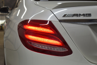 AMG Eクラス E63 S 4M+ ｴｸｽｸﾙｰｼﾌﾞ ﾚｰﾀﾞｰSP 右H 612馬力 ｴｸｽｸﾙｰｼﾌﾞP MEｺﾈｸﾄ ﾊﾟﾉﾗﾏSR ﾋｰﾀｰｸｰﾗｰ黒革 ﾃﾞｨｽﾄﾛ BSM Lﾁｪﾝｼﾞ AMGｴｱﾛ20AW ｷｰGo PTS ﾌｯﾄﾄﾗﾝｸ HUD ﾌﾞﾙﾒS 地ﾃﾞｼﾞ360ｶﾒﾗ 2年保証