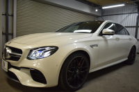 AMG Eクラス E63 S 4M+ ｴｸｽｸﾙｰｼﾌﾞ ﾚｰﾀﾞｰSP 右H 612馬力 ｴｸｽｸﾙｰｼﾌﾞP MEｺﾈｸﾄ ﾊﾟﾉﾗﾏSR ﾋｰﾀｰｸｰﾗｰ黒革 ﾃﾞｨｽﾄﾛ BSM Lﾁｪﾝｼﾞ AMGｴｱﾛ20AW ｷｰGo PTS ﾌｯﾄﾄﾗﾝｸ HUD ﾌﾞﾙﾒS 地ﾃﾞｼﾞ360ｶﾒﾗ 2年保証
