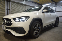 メルセデスベンツ GLA GLA200d 4ﾏﾁｯｸ AMGﾗｲﾝ/AMGﾚｻﾞｰｴｸｽｸﾙｰｼﾌﾞP/ﾚｰﾀﾞｰSP 燃費16.5 ﾃﾞｨｰｾﾞﾙTB ﾊﾟﾉﾗﾏｻﾝR ﾋｰﾀｰ付赤黒革ｼｰﾄ ﾃﾞｨｽﾄﾛ BSM Lﾁｪﾝｼﾞ AMGｴｱﾛ19AW ｷｰﾚｽGO PTS ﾌｯﾄﾄﾗﾝｸ 対話式ﾅﾋﾞ 360ｶﾒﾗ 2年保証