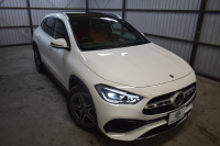 メルセデスベンツ GLA GLA200d 4ﾏﾁｯｸ AMGﾗｲﾝ/AMGﾚｻﾞｰｴｸｽｸﾙｰｼﾌﾞP/ﾚｰﾀﾞｰSP 燃費16.5 ﾃﾞｨｰｾﾞﾙTB ﾊﾟﾉﾗﾏｻﾝR ﾋｰﾀｰ付赤黒革ｼｰﾄ ﾃﾞｨｽﾄﾛ BSM Lﾁｪﾝｼﾞ AMGｴｱﾛ19AW ｷｰﾚｽGO PTS ﾌｯﾄﾄﾗﾝｸ 対話式ﾅﾋﾞ 360ｶﾒﾗ 2年保証