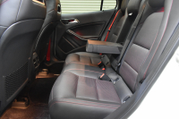 AMG GLA GLA45 4ﾏﾁｯｸ ﾚｰﾀﾞｰｾｰﾌﾃｨP 高出力ｴﾝｼﾞﾝ360馬力 ﾊﾟﾉﾗﾏｻﾝﾙｰﾌ ﾋｰﾀｰ黒革 ﾃﾞｨｽﾄﾛﾆｯｸﾌﾟﾗｽ ﾌﾞﾗｲﾝｯﾄﾞｽﾎﾟｯﾄ ﾚｰﾝｷｰﾌﾟ AMGｴｱﾛ19AW ｷｰﾚｽGO ﾊﾟｰｸﾄﾛﾆｯｸ 地デジBｶﾒﾗ 2年保証