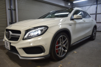 AMG GLA GLA45 4ﾏﾁｯｸ ﾚｰﾀﾞｰｾｰﾌﾃｨP 高出力ｴﾝｼﾞﾝ360馬力 ﾊﾟﾉﾗﾏｻﾝﾙｰﾌ ﾋｰﾀｰ黒革 ﾃﾞｨｽﾄﾛﾆｯｸﾌﾟﾗｽ ﾌﾞﾗｲﾝｯﾄﾞｽﾎﾟｯﾄ ﾚｰﾝｷｰﾌﾟ AMGｴｱﾛ19AW ｷｰﾚｽGO ﾊﾟｰｸﾄﾛﾆｯｸ 地デジBｶﾒﾗ 2年保証