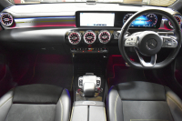 メルセデスベンツ Aクラス A180 Edition1 ﾚｰﾀﾞｰSP 限定250台 MEｺﾈｸﾄ MBUXｼｽﾃﾑ Edition1専用内装 ﾃﾞｨｽﾄﾛ BSM Lﾁｪﾝｼﾞ AMGｴｱﾛ19AW ﾏﾙﾁLED ｷｰGO PTS HUD 10.25ｲﾝﾁｺｯｸﾋﾟｯﾄﾃﾞｨｽﾌﾟﾚｲ 対話式ﾅﾋﾞTV 360ｶﾒﾗ 2年保証