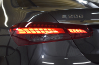 メルセデスベンツ Eクラス E200 ｽﾎﾟｰﾂ ｴｸｽｸﾙｰｼﾌﾞP AMGﾗｲﾝｲﾝﾃﾘｱP ﾚｰﾀﾞｰｾｰﾌﾃｨP 後期 1ｵｰﾅｰ 全席ﾋｰﾀｰ黒革 ﾌﾞﾙﾒｽﾀｰ HUD AMGｴｱﾛ19AW AIRﾅﾋﾞTV 360ｶﾒﾗ ﾃﾞｨｽﾄﾛ ﾌﾞﾗｲﾝﾄﾞｽﾎﾟｯﾄ ﾚｰﾝｷｰﾌﾟ ｷｰﾚｽGO 電動ﾄﾗﾝｸ 2年保証