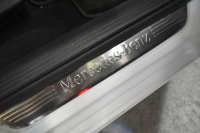 メルセデスベンツ Eクラス E200 ｽﾎﾟｰﾂ ｴｸｽｸﾙｰｼﾌﾞAMGﾗｲﾝｲﾝﾃﾘｱP ﾚｰﾀﾞｰｾｰﾌﾃｨP 後期型 ﾊﾟﾉﾗﾏｻﾝﾙｰﾌ MEｺﾈｸﾄ 燃費13.1KM 全席ﾋｰﾀｰ黒革 ﾃﾞｨｽﾄﾛ BSM Lﾁｪﾝｼﾞ AMGｴｱﾛ19AW ｷｰﾚｽGO ﾊﾟｰｸﾄﾛ HUD ﾌﾞﾙﾒS ﾏﾙﾁｶﾗｰｱﾝﾋﾞｴﾝﾄ 対話式ﾅﾋﾞ 360ｶﾒﾗ 2年保証