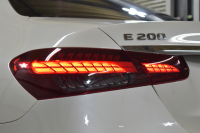 メルセデスベンツ Eクラス E200 ｽﾎﾟｰﾂ ｴｸｽｸﾙｰｼﾌﾞAMGﾗｲﾝｲﾝﾃﾘｱP ﾚｰﾀﾞｰｾｰﾌﾃｨP 後期型 1ｵｰﾅｰ ﾊﾟﾉﾗﾏｻﾝﾙｰﾌ ﾌﾞﾙﾒS MEｺﾈｸﾄ 燃費13.1KM 全席ﾋｰﾀｰ黒革 ﾃﾞｨｽﾄﾛ BSM Lﾁｪﾝｼﾞ AMGｴｱﾛ19AW ｷｰﾚｽGO ﾊﾟｰｸﾄﾛ HUD  ﾏﾙﾁｶﾗｰｱﾝﾋﾞｴﾝﾄ 対話式ﾅﾋﾞ 360ｶﾒﾗ 2年保証