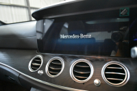 メルセデスベンツ Eクラス E200 ｽﾎﾟｰﾂ ｴｸｽｸﾙｰｼﾌﾞAMGﾗｲﾝｲﾝﾃﾘｱP ﾚｰﾀﾞｰｾｰﾌﾃｨP 後期型 1ｵｰﾅｰ ﾊﾟﾉﾗﾏｻﾝﾙｰﾌ ﾌﾞﾙﾒS MEｺﾈｸﾄ 燃費13.1KM 全席ﾋｰﾀｰ黒革 ﾃﾞｨｽﾄﾛ BSM Lﾁｪﾝｼﾞ AMGｴｱﾛ19AW ｷｰﾚｽGO ﾊﾟｰｸﾄﾛ HUD  ﾏﾙﾁｶﾗｰｱﾝﾋﾞｴﾝﾄ 対話式ﾅﾋﾞ 360ｶﾒﾗ 2年保証