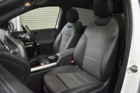 メルセデスベンツ Bクラス B180 AMGﾗｲﾝ AMGﾚｻﾞｰｴｸｽｸﾙｰｼﾌﾞP ｱﾄﾞﾊﾞﾝｽﾄﾞP ﾚｰﾀﾞｰSP 1ｵｰﾅｰ車両 MEｺﾈ MBUXｼｽﾃﾑ ﾊﾟﾉﾗﾏR ﾋｰﾀｰ付黒灰革 ACC BSM Lﾁｪﾝｼﾞ AMGｴｱﾛ18AW ﾏﾙﾁLED HUD 対話式ﾅﾋﾞTV 360ｶﾒﾗ 2年保証